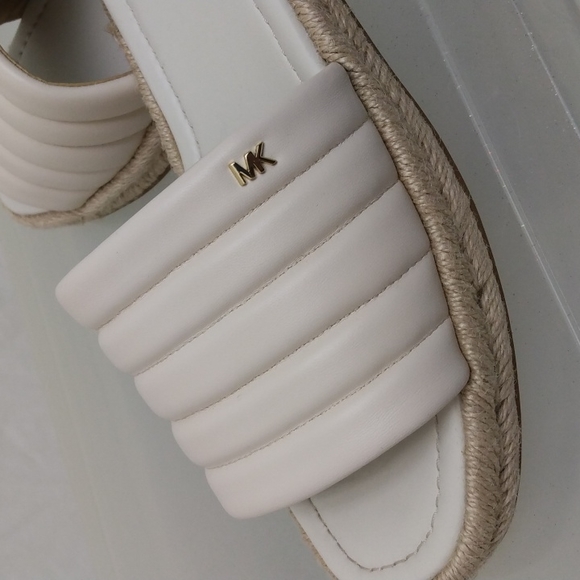 NWOT- Michael Kors Quilted Slides- 9 - Picture 10 of 11